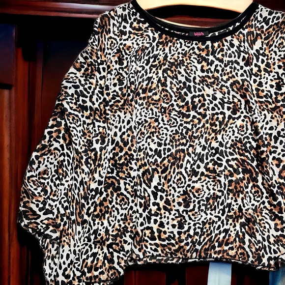 🐆 Swim cover up. Semi sheer poncho. Gorgeous light and airy Leopard print 1X-2X - Picture 5 of 16